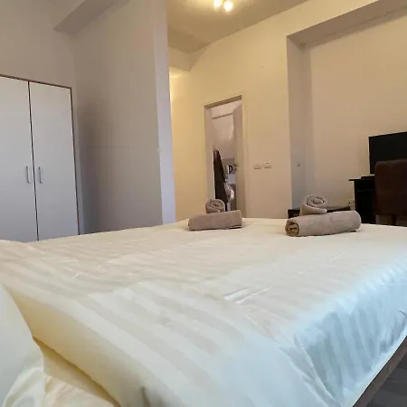 New Nr1 Self Checkin Oldcity Center Paid Parking With Lift Timişoara